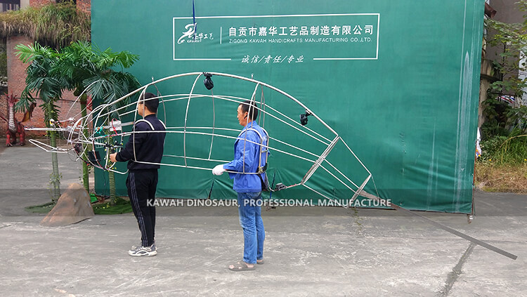 剧场表演灵活的仿真三角龙藏腿表演服