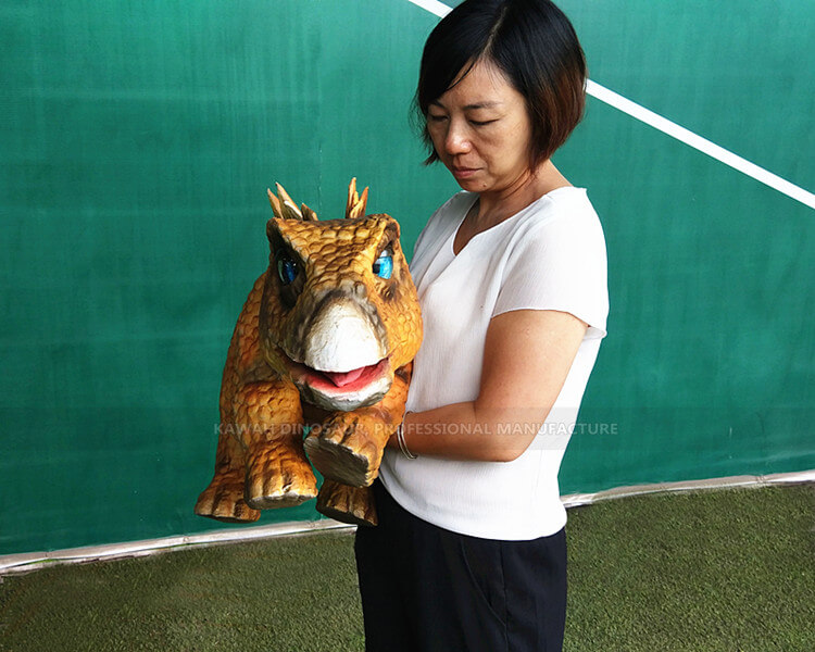 支持全球贸易剑龙发声手偶